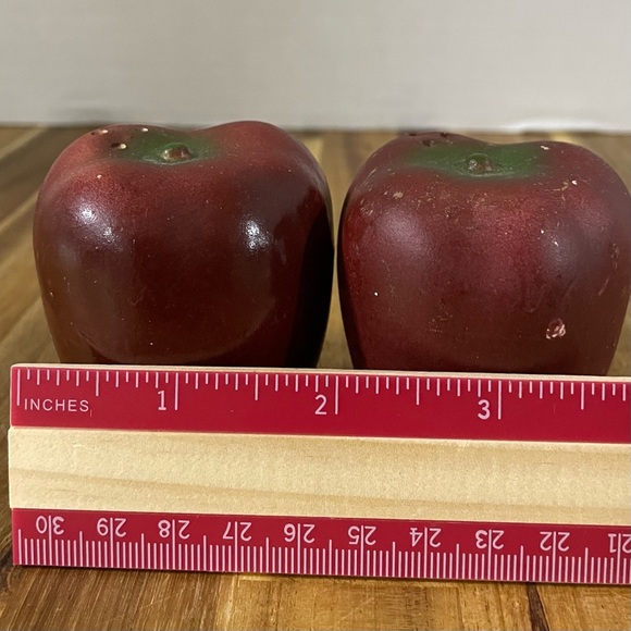 Vintage Apple Ceramic Salt and Pepper Shakers Dark Red - Picture 8 of 10
